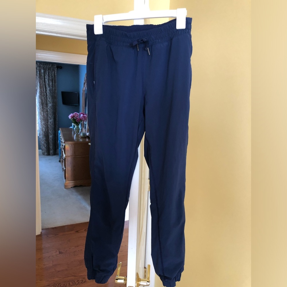 Lululemon joggers size: Large